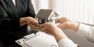 ¿Qué ocurre con el contrato de alquiler si el propietario decide vender?