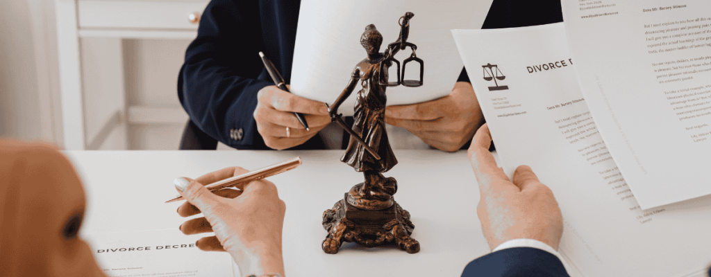 ¿Cuándo debo cambiar mi testamento si me divorcio?